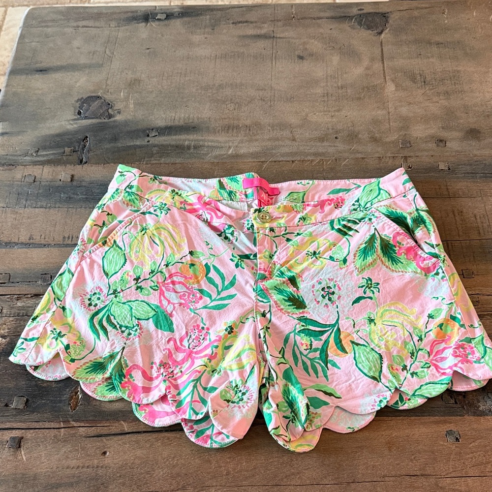 Lilly Pulitzer Scallop Edge Shorts in Via Amore Spritzer Print Size 8